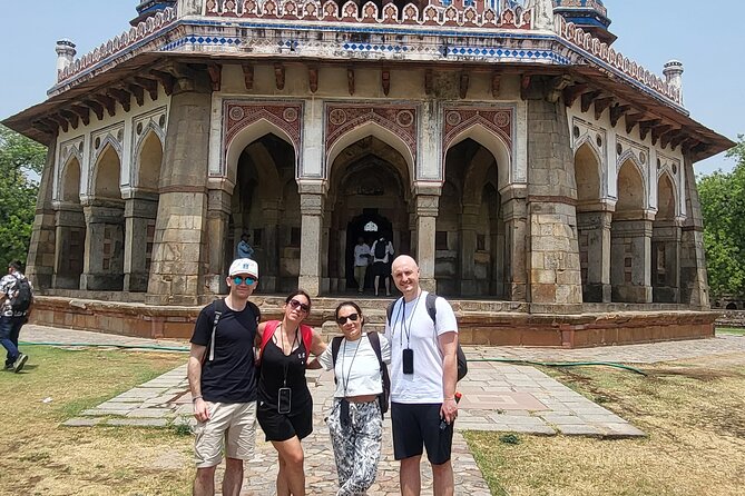 Private Delhi City Tour-Old Delhi, New Delhi and Major Attraction - Lunch and a Look at Sikh Delhi