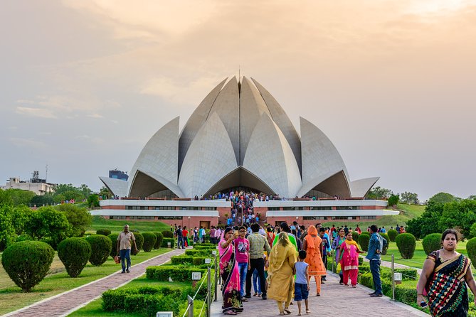 Private Delhi Temples and Spiritual Sites 6 Hours Tour - Akshardham’s scale and modern presentation