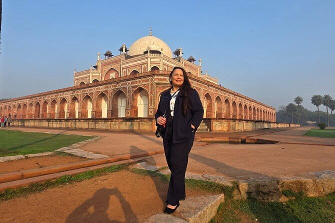 Private Guided Full Day Tour Of Old And New Delhi - Gurudwara Bangla Sahib: Sikh faith in central Delhi