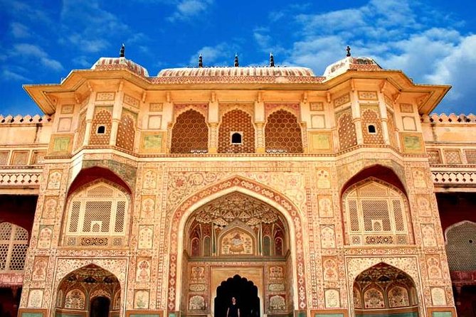 Private Jaipur Sightseeing Day Trip with Royal Palaces visit and Lunch from New Delhi - Lunch breaks up the palace circuit