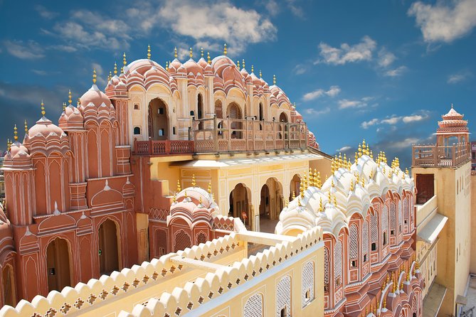 Private Jaipur Tour from Delhi by Express Train - Meeting your Jaipur guide at the station