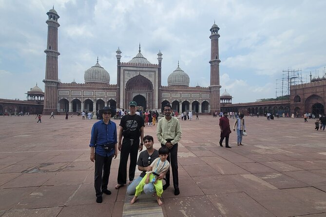 Private Old and New Delhi City Tour All Inclusive from Delhi - India Gate, a short stop with a clear purpose