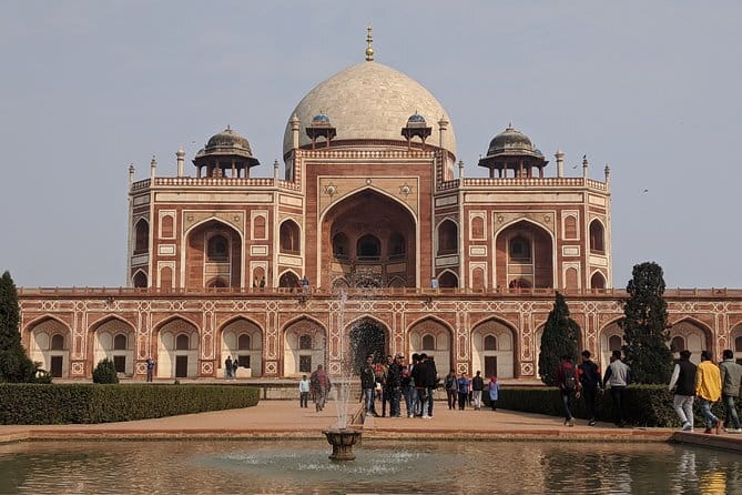 Private Old and New Delhi Full-Day Guided Tour - Khari Baoli, where Delhi smells like a spice market