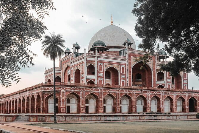 Private Old and New Delhi Full-Day Guided Tour - India Gate and the formal face of New Delhi