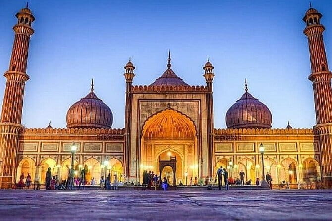Private Old and New Delhi Full-Day Guided Tour all Inclusive - Jama Masjid and the Old Delhi rickshaw ride