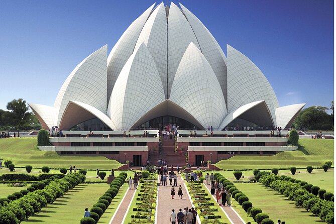 Private Old and New Delhi Full-Day Tour with Akshardham Temple - Qutub Minar closes the historical sweep