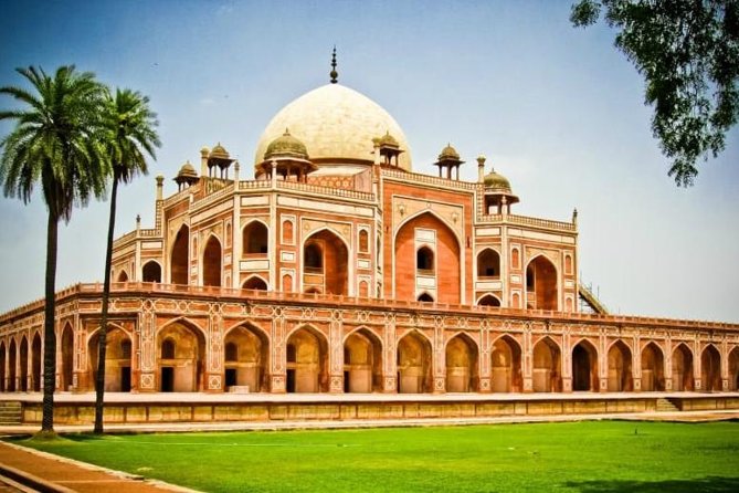 Private Old and New Delhi Full-Day Tour with Akshardham Temple - Red Fort from the road