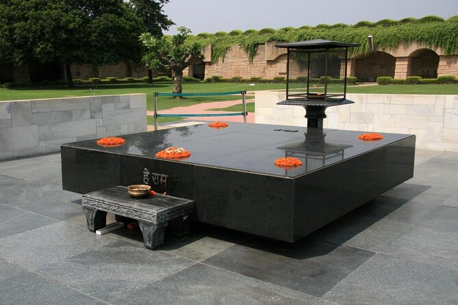 Private Old and New Delhi Tour in 8 Hours With Entrances and Lunch - A full day from Jama Masjid to India Gate