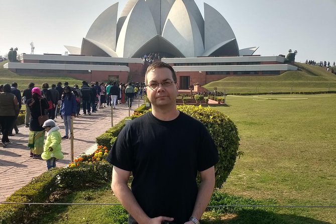Private Old and New Delhi Tour in 8 Hours With Entrances and Lunch - Starting in Old Delhi at Jama Masjid