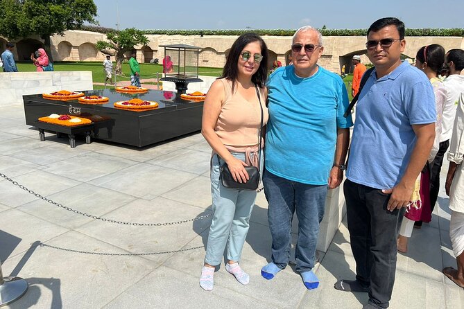 Private Old & New Delhi Tour - Experience the best of Delhi in 8 hours! - Bangla Sahib begins the day with a human touch