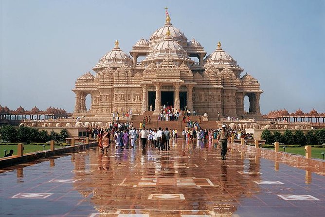 Private Spiritual Tour: Akshardham Temple, Lotus Temple & ISKCON in South Delhi - Lotus Temple: a quiet change of pace