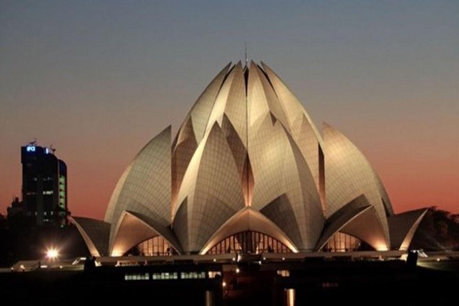 Private Spiritual Tour: Akshardham Temple, Lotus Temple & ISKCON in South Delhi - Clothing, shoes and temple manners