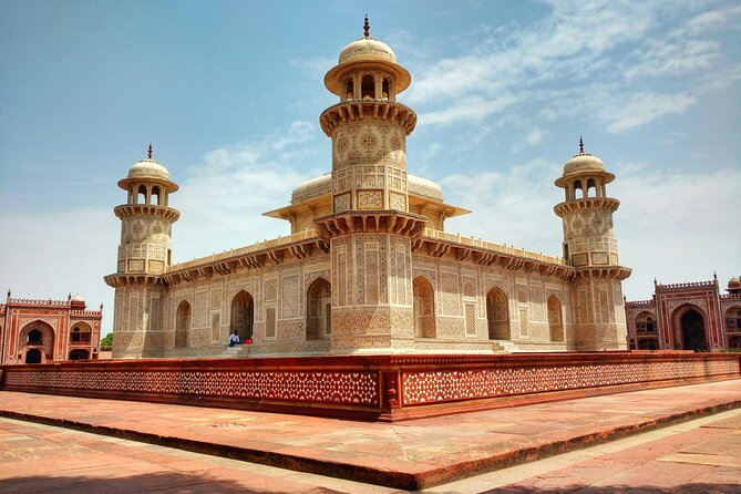 Private Sunrise Taj Mahal & Agra Day Tour from Delhi - A private car changes the feel of the day
