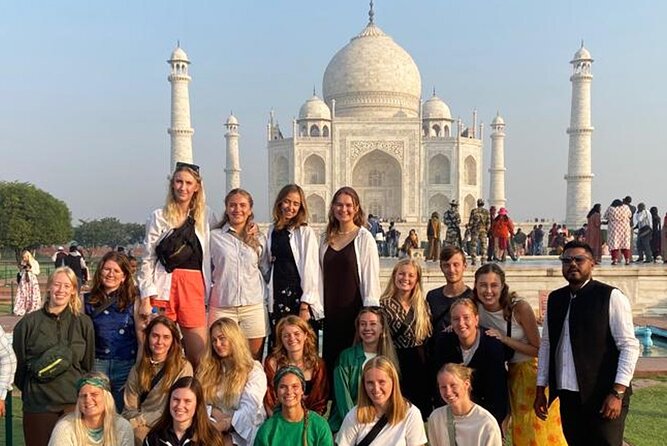 Private Sunrise Taj Mahal Tour from Delhi By Car -All inclusive - Watching the Taj Mahal change color