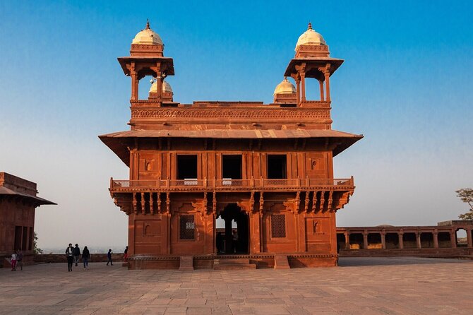 Private Sunrise Taj Mahal Tour from Delhi with Fatehpur Sikri - Agra Fort gives the day more depth