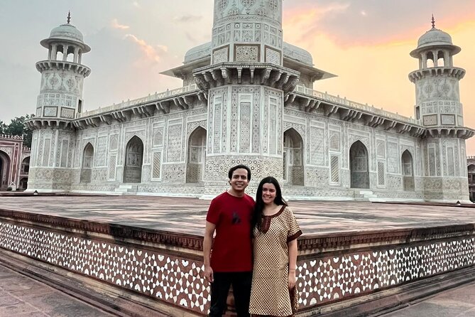 Private Taj Mahal and Agra Day Trip from Delhi by Car with Lunch - Meeting your guide in Agra