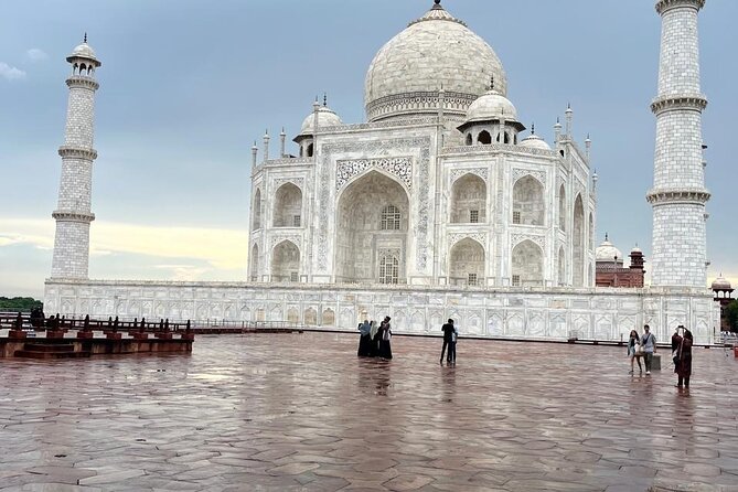 Private Taj Mahal and Agra Day Trip from Delhi by Car with Lunch - Lunch at a five-star hotel