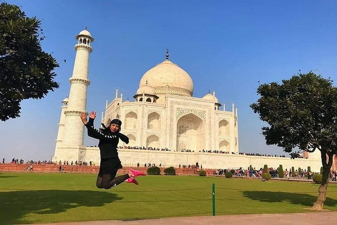 Private Taj Mahal Sunrise Tour and Agra Sightseeing from Delhi - How the guide and driver shape the day