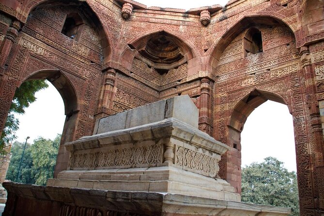 Private Tour in Mehrauli Archaeological Park & Qutub Minar - Key points at a glance