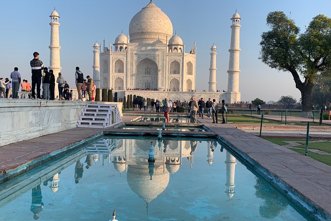 Private Transfer From New Delhi Airport /Hotel to Agra - Finding your driver at Delhi airport