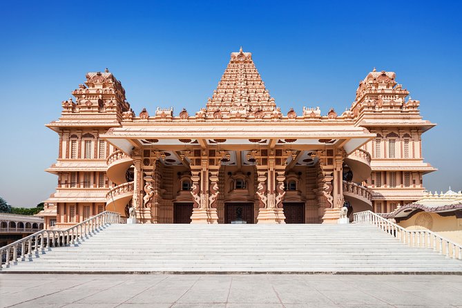 Private Walking Tour: South Delhi Heritage including Qutub Minar and Mehrauli Archaeological Park - Seeing the scale of Chhatarpur Temple