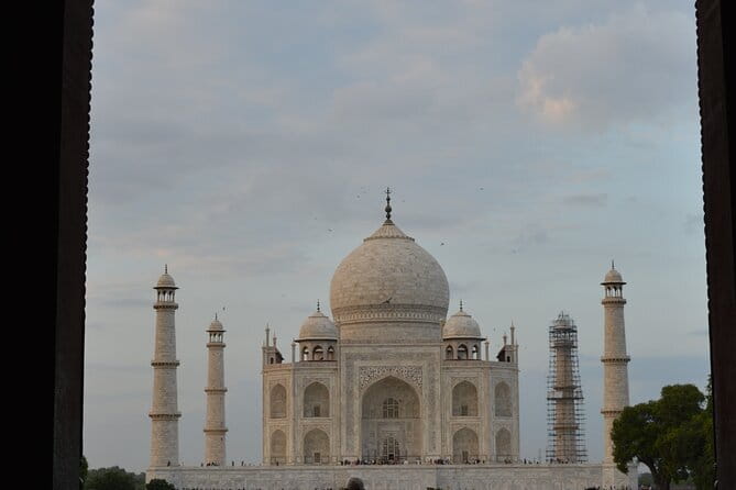 Red Fort Fast Track Entry Ticket in Delhi 2 hours Tour - Mughal gardens and royal pavilions