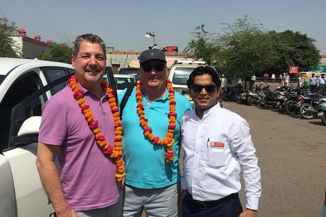 Royal Taj Mahal Day Experienc From New Delhi By First Class Train - The handicraft and marble market stop