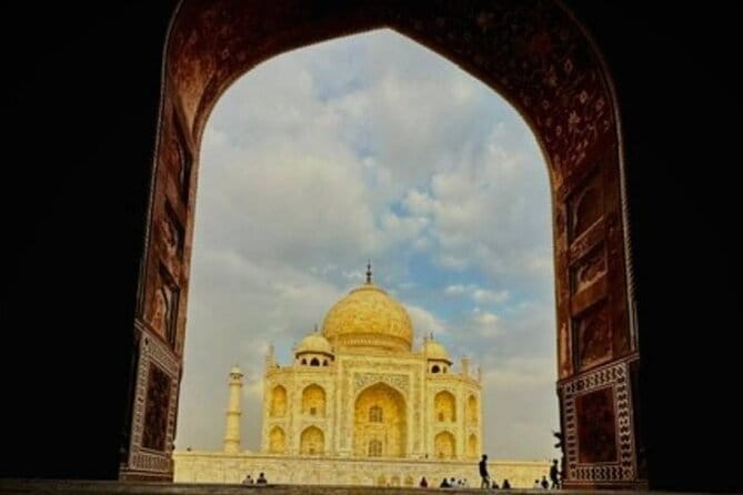 Same Day Agra From Delhi By AC Car - Leaving Gurugram or Delhi in a private AC car