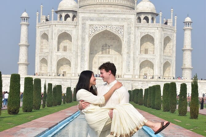 Same Day luxury Taj Mahal and Agra Fort Tour from Delhi by Car - What the guide adds to the day
