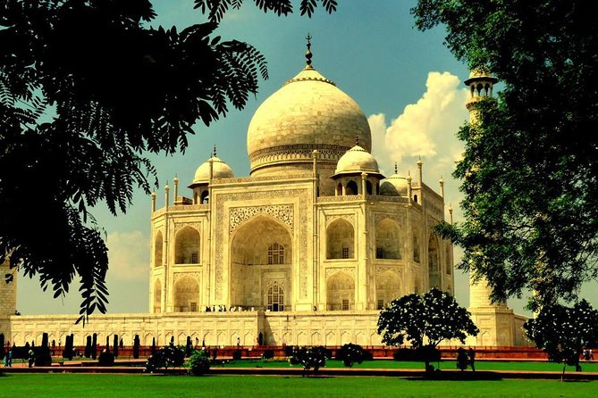 Same Day Taj Mahal & Agra Fort Tours ( Delhi- Agra-Delhi ) - Entering the Taj Mahal around 8:30 AM