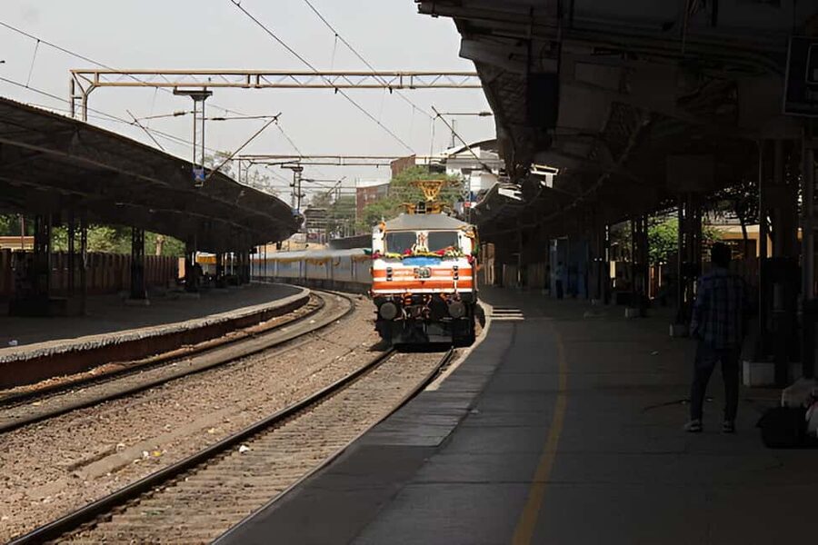 Same Day Taj Mahal Tour from Delhi by Gatimaan Express Train - Why the Gatimaan Express makes this day trip work