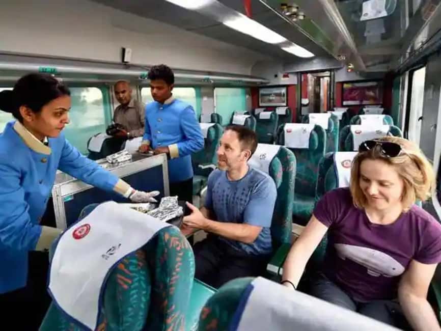 Same Day Taj Mahal Tour from Delhi by Gatimaan Express Train - Booking details that can save trouble