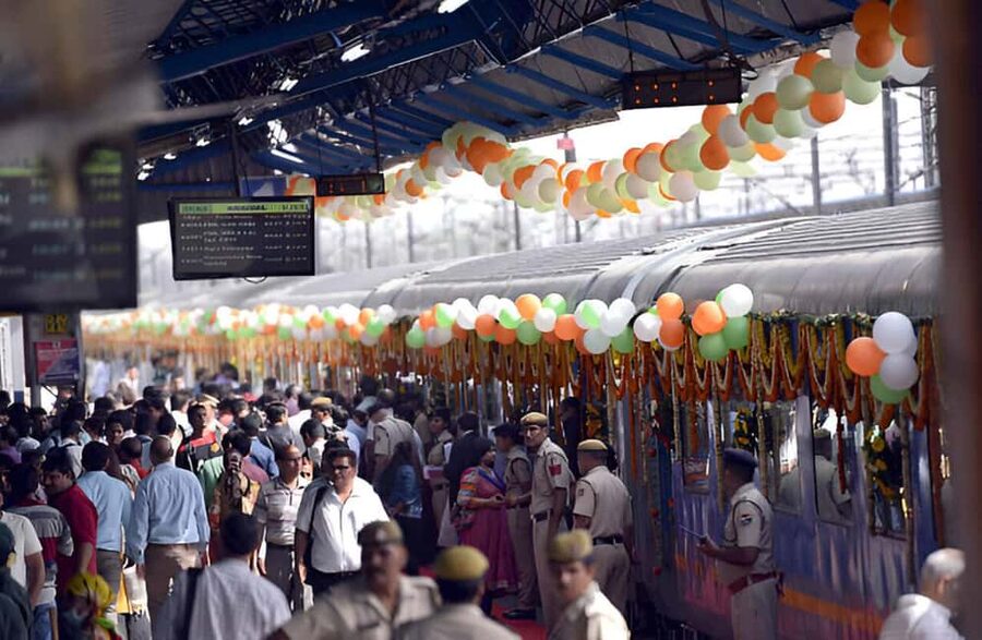 Same Day Taj Mahal Tour from Delhi by Gatimaan Express Train - New Delhi pickup and the first train
