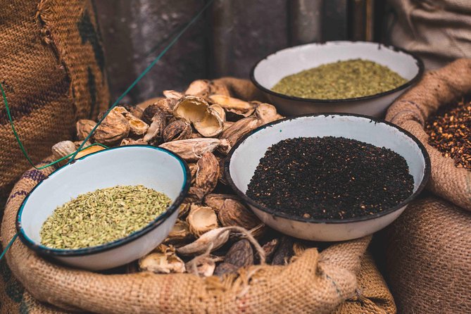 Spice Market & Old Delhi Highlights: Guided 3-Hour Tour - Gurudwara Sis Ganj Sahib and a moment of calm
