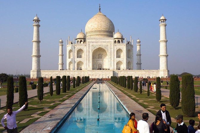 Sunrise Taj Mahal Tour from Delhi with Entrance and Food - Seeing the Taj Mahal with an Agra guide