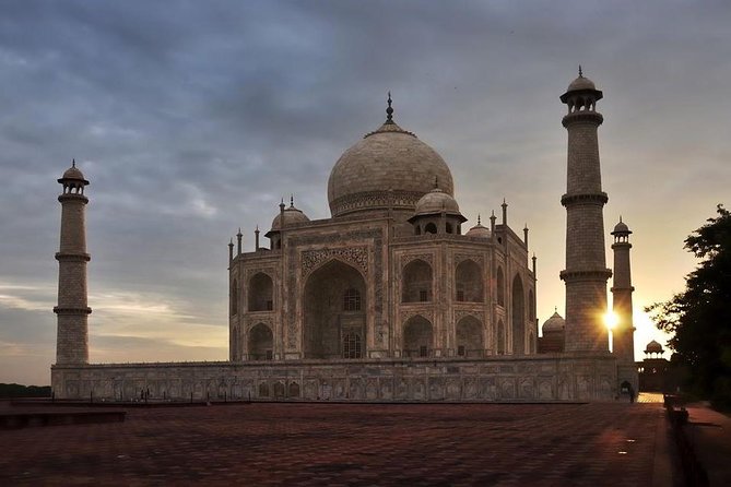 Sunrise Taj Mahal Tour from Delhi With Guide - Riding from Delhi in a private car