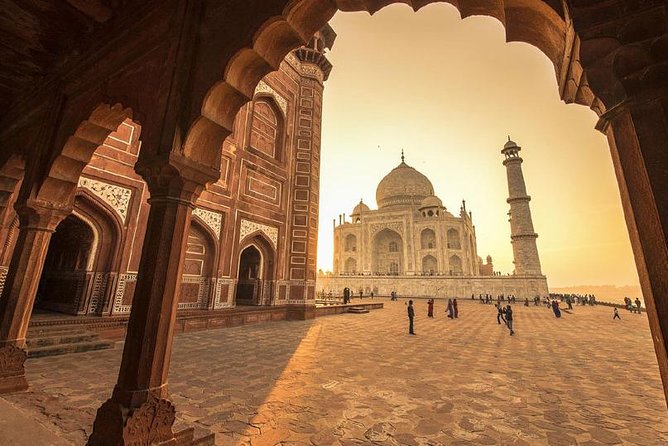Sunrise tour to Tajmahal and Agra fort from Delhi - Reaching the Taj Mahal before the crowds