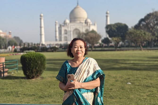 Taj Mahal, Agra Fort & Baby Taj Full-Day Tour from Delhi - Seeing the Taj Mahal with a local guide
