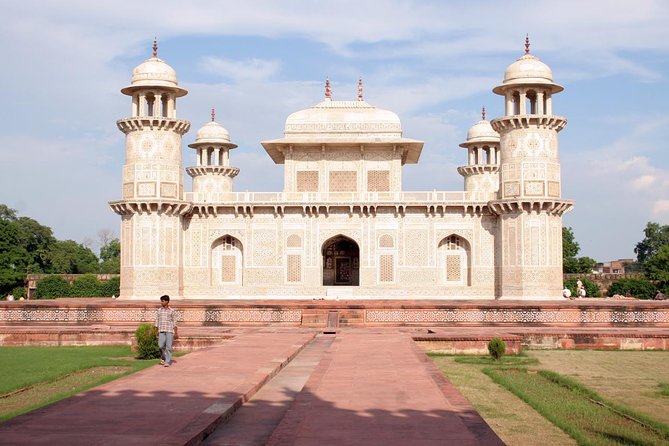 Taj Mahal, Agra Fort & Baby Taj Tour from Delhi - All Inclusive - Drivers, guides, and the private format