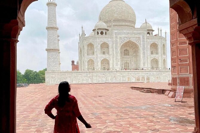 Taj Mahal, Agra Fort & Baby Taj Tour from Delhi with Meal - The private car and the value of the package