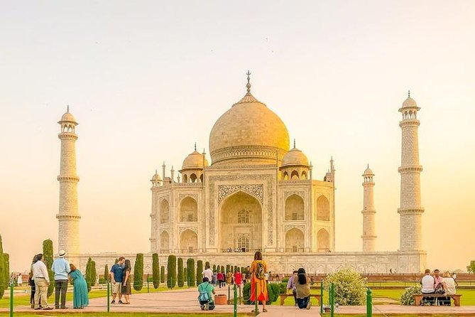 Taj Mahal & Agra Fort Day Tour From Delhi - All Inclusive & Lunch - Agra Fort and the Mughal capital