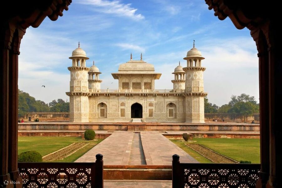 Taj Mahal, Agra Fort Day Tour with Transfers - From Delhi to Agra on the Yamuna Expressway