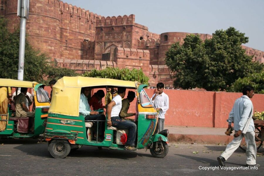 Taj Mahal, Agra Fort Day Tour with Transfers - The guide, private group, and shopping pressure