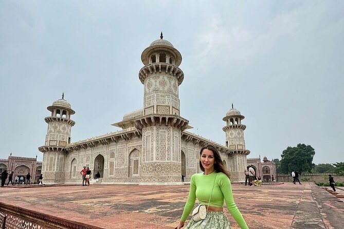 Taj Mahal Day Tour from Delhi by Car : BADGE OF EXCELLENCE TOUR - The three-hour road to Agra
