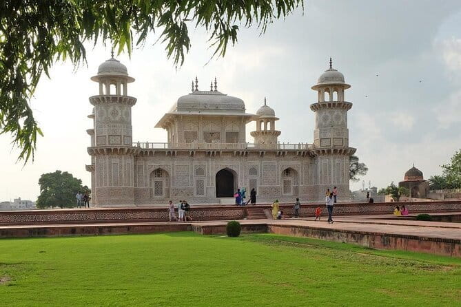 Taj Mahal Day Trip from New Delhi Airport - Why the sunrise departure matters
