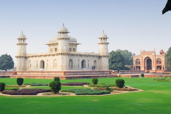 Taj Mahal Private Tour by Gatimaan Express Train - Agra Fort from noon to 2 p.m.