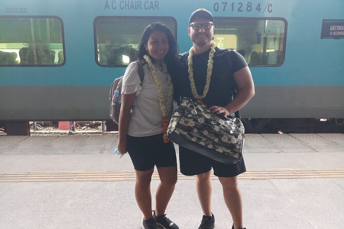 Taj Mahal Same Day Tour by India's Fastest Train - Breakfast aboard the Gatimaan Express