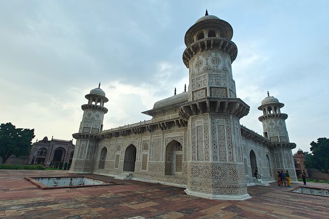 Taj Mahal Sunrise and Agra Private Tour By Car From Delhi - Understanding Agra Fort after the Taj Mahal