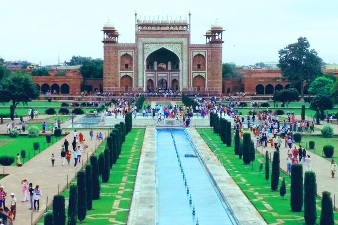Taj Mahal Sunrise Tour from Delhi with Fort,Baby taj & breakfast - A 30-minute breakfast at Hotel Pushp Villa