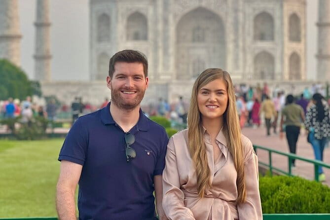 Taj Mahal Sunrise Tour with Agra overnight from Delhi - By Car - Driving from Delhi, and what the private car means